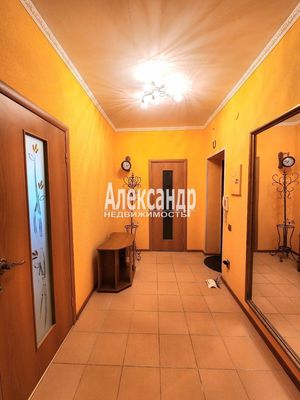 Продам двухкомнатную (2-комн.) квартиру, Восточная ул, 8, Кириши г