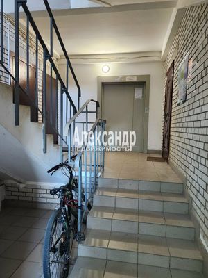 Продам двухкомнатную (2-комн.) квартиру, Восточная ул, 8, Кириши г