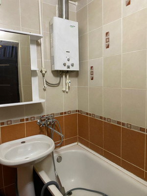 Продам трехкомнатную (3-комн.) квартиру, Черноморская ул, 3, Армавир г