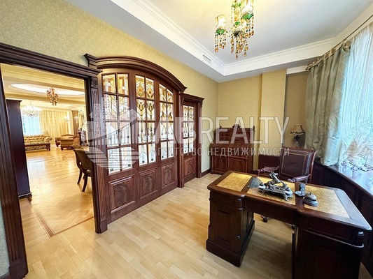Продам многокомнатную квартиру, 1-й Неопалимовский пер, 8, Москва г