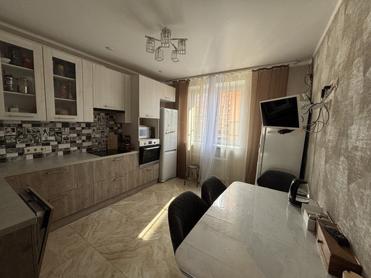 Продам трехкомнатную (3-комн.) квартиру, Хворостянского ул, 25, Новороссийск г
