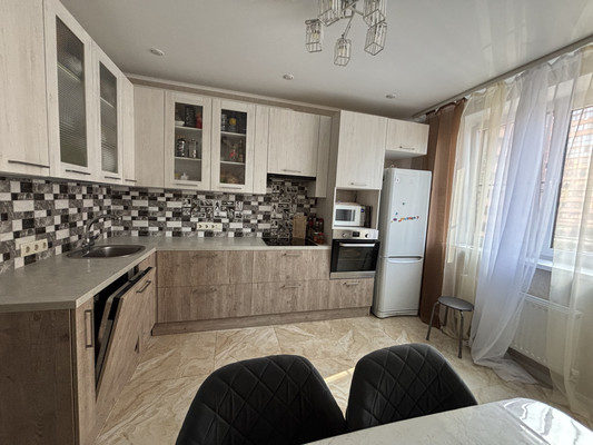 Продам трехкомнатную (3-комн.) квартиру, Хворостянского ул, 25, Новороссийск г