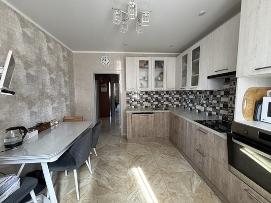 Продам трехкомнатную (3-комн.) квартиру, Хворостянского ул, 25, Новороссийск г