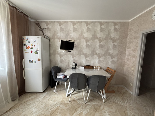 Продам трехкомнатную (3-комн.) квартиру, Хворостянского ул, 25, Новороссийск г