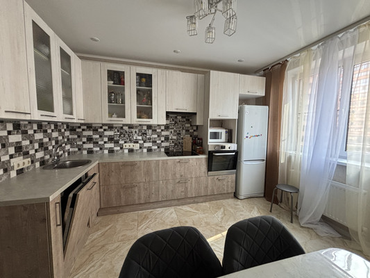 Продам трехкомнатную (3-комн.) квартиру, Хворостянского ул, 25, Новороссийск г
