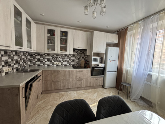 Продам трехкомнатную (3-комн.) квартиру, Хворостянского ул, 25, Новороссийск г