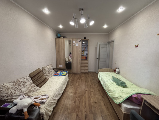 Продам трехкомнатную (3-комн.) квартиру, Хворостянского ул, 25, Новороссийск г