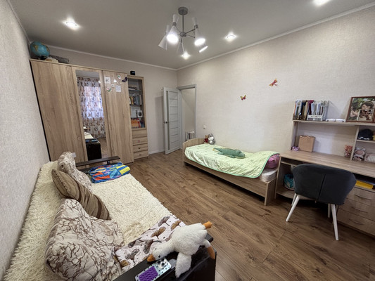 Продам трехкомнатную (3-комн.) квартиру, Хворостянского ул, 25, Новороссийск г