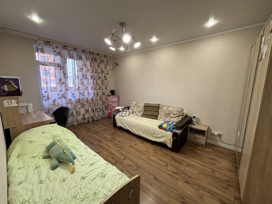 Продам трехкомнатную (3-комн.) квартиру, Хворостянского ул, 25, Новороссийск г
