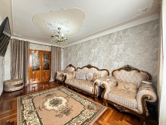 Продам трехкомнатную (3-комн.) квартиру, Калинина ул, 250, Нальчик г