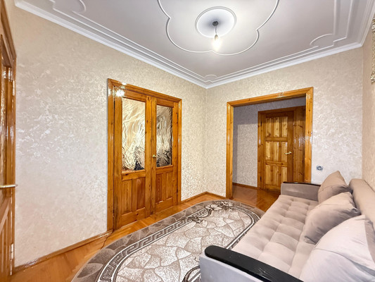 Продам трехкомнатную (3-комн.) квартиру, Калинина ул, 250, Нальчик г