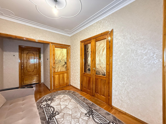 Продам трехкомнатную (3-комн.) квартиру, Калинина ул, 250, Нальчик г