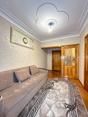 Продам трехкомнатную (3-комн.) квартиру, Калинина ул, 250, Нальчик г