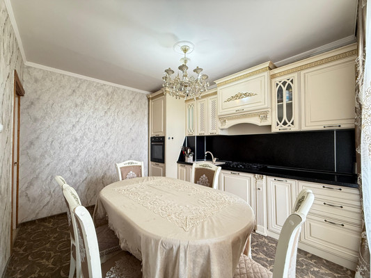 Продам трехкомнатную (3-комн.) квартиру, Калинина ул, 250, Нальчик г