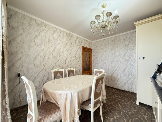 Продам трехкомнатную (3-комн.) квартиру, Калинина ул, 250, Нальчик г