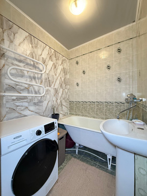 Продам трехкомнатную (3-комн.) квартиру, Калинина ул, 250, Нальчик г