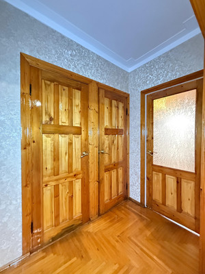 Продам трехкомнатную (3-комн.) квартиру, Калинина ул, 250, Нальчик г