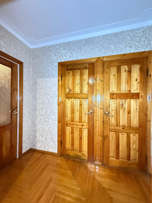 Продам трехкомнатную (3-комн.) квартиру, Калинина ул, 250, Нальчик г