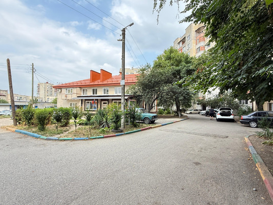 Продам трехкомнатную (3-комн.) квартиру, Калинина ул, 250, Нальчик г