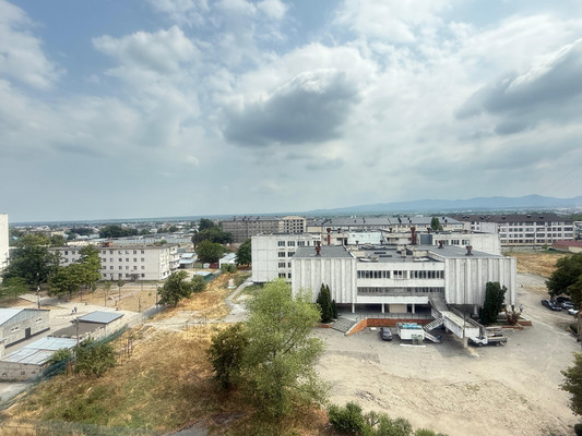 Продам трехкомнатную (3-комн.) квартиру, Калинина ул, 250, Нальчик г