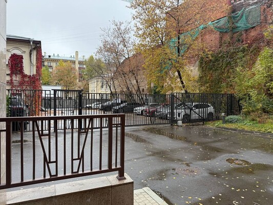 Продам двухкомнатную (2-комн.) квартиру, Большой Строченовский пер, 9, Москва г