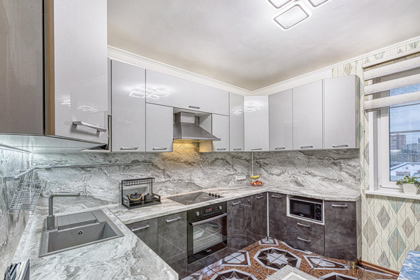 Продам многокомнатную квартиру, В мкр, 52, Троицк г