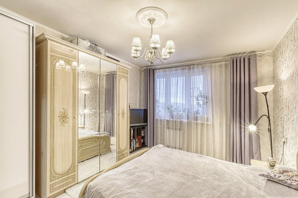 Продам многокомнатную квартиру, В мкр, 52, Троицк г