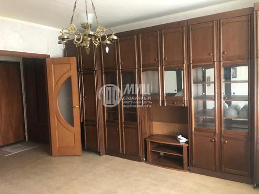 Продам трехкомнатную (3-комн.) квартиру, Кленовый б-р, 13к1, Москва г