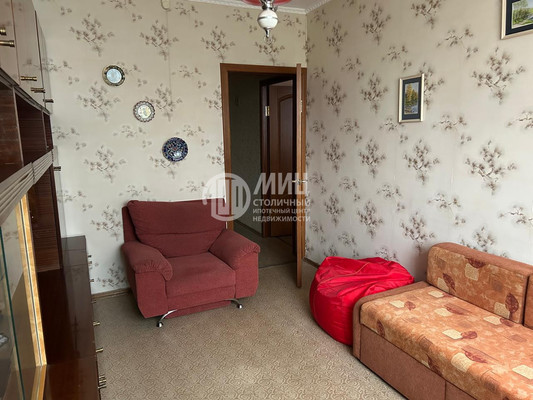 Продам трехкомнатную (3-комн.) квартиру, Кленовый б-р, 13к1, Москва г