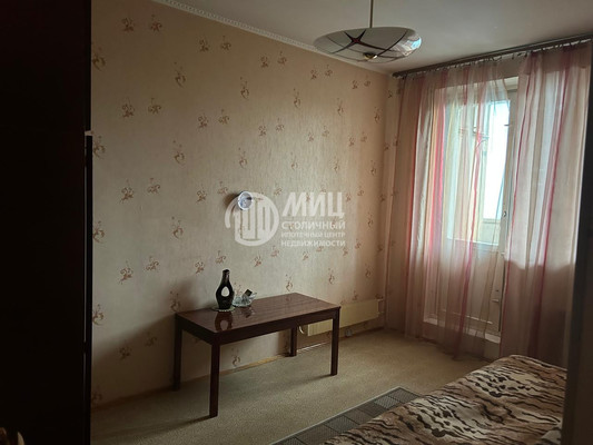 Продам трехкомнатную (3-комн.) квартиру, Кленовый б-р, 13к1, Москва г