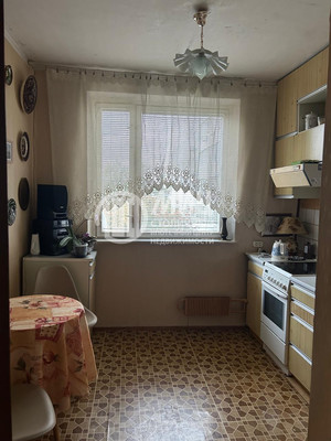 Продам трехкомнатную (3-комн.) квартиру, Кленовый б-р, 13к1, Москва г