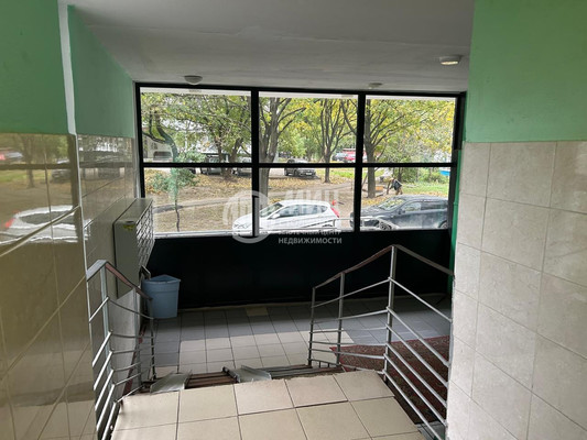 Продам трехкомнатную (3-комн.) квартиру, Кленовый б-р, 13к1, Москва г