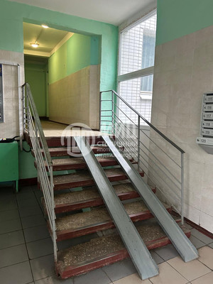 Продам трехкомнатную (3-комн.) квартиру, Кленовый б-р, 13к1, Москва г