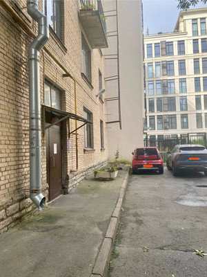 Продам трехкомнатную (3-комн.) квартиру, 20-я В.О. линия, 3А, Санкт-Петербург г
