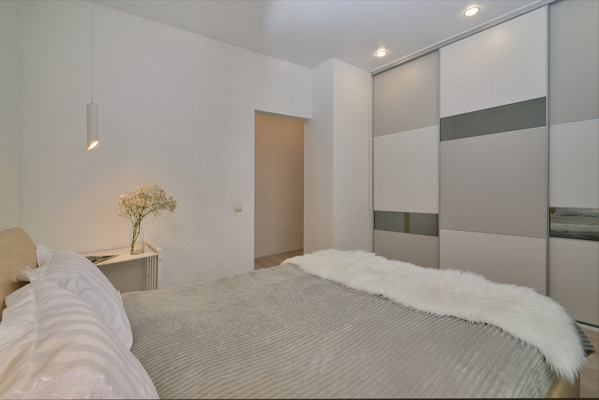 Продам двухкомнатную (2-комн.) квартиру, Верхняя Набережная ул, 173, Иркутск г