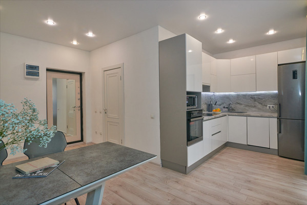 Продам двухкомнатную (2-комн.) квартиру, Верхняя Набережная ул, 173, Иркутск г