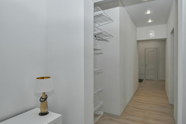 Продам двухкомнатную (2-комн.) квартиру, Верхняя Набережная ул, 173, Иркутск г