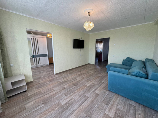 Продам трехкомнатную (3-комн.) квартиру, Строителей пр-кт, 19кг, Амурск г