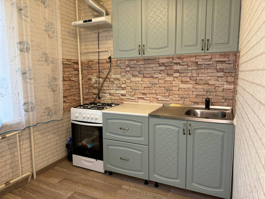 Продам трехкомнатную (3-комн.) квартиру, Строителей пр-кт, 19кг, Амурск г