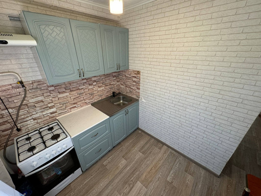 Продам трехкомнатную (3-комн.) квартиру, Строителей пр-кт, 19кг, Амурск г