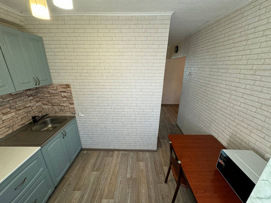 Продам трехкомнатную (3-комн.) квартиру, Строителей пр-кт, 19кг, Амурск г