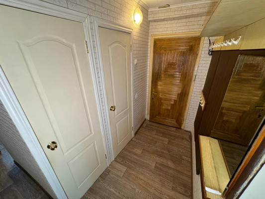 Продам трехкомнатную (3-комн.) квартиру, Строителей пр-кт, 19кг, Амурск г