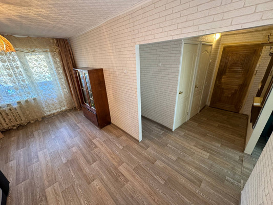 Продам трехкомнатную (3-комн.) квартиру, Строителей пр-кт, 19кг, Амурск г