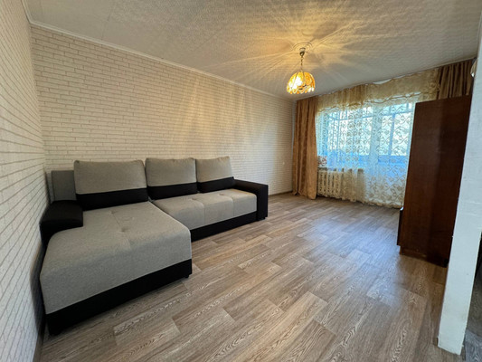 Продам трехкомнатную (3-комн.) квартиру, Строителей пр-кт, 19кг, Амурск г