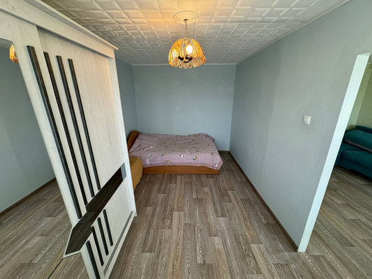 Продам трехкомнатную (3-комн.) квартиру, Строителей пр-кт, 19кг, Амурск г
