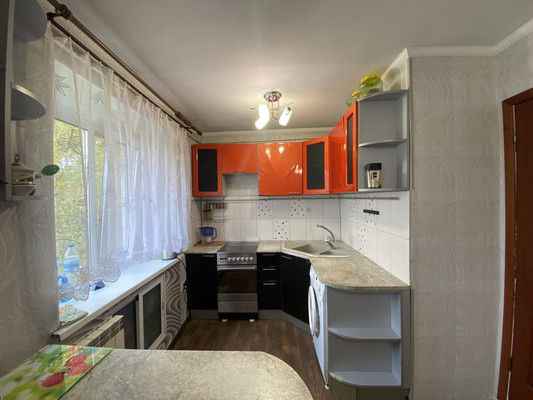 Продам трехкомнатную (3-комн.) квартиру, Победы пр-кт, 25, Нижневартовск г