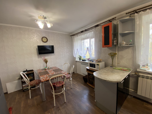 Продам трехкомнатную (3-комн.) квартиру, Победы пр-кт, 25, Нижневартовск г