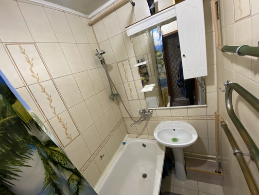 Продам трехкомнатную (3-комн.) квартиру, Победы пр-кт, 25, Нижневартовск г