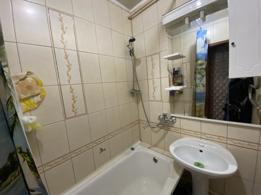 Продам трехкомнатную (3-комн.) квартиру, Победы пр-кт, 25, Нижневартовск г