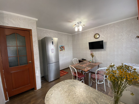Продам трехкомнатную (3-комн.) квартиру, Победы пр-кт, 25, Нижневартовск г